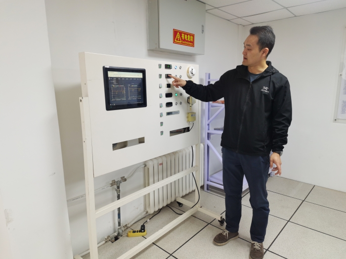 李揚(yáng)同志工作照1