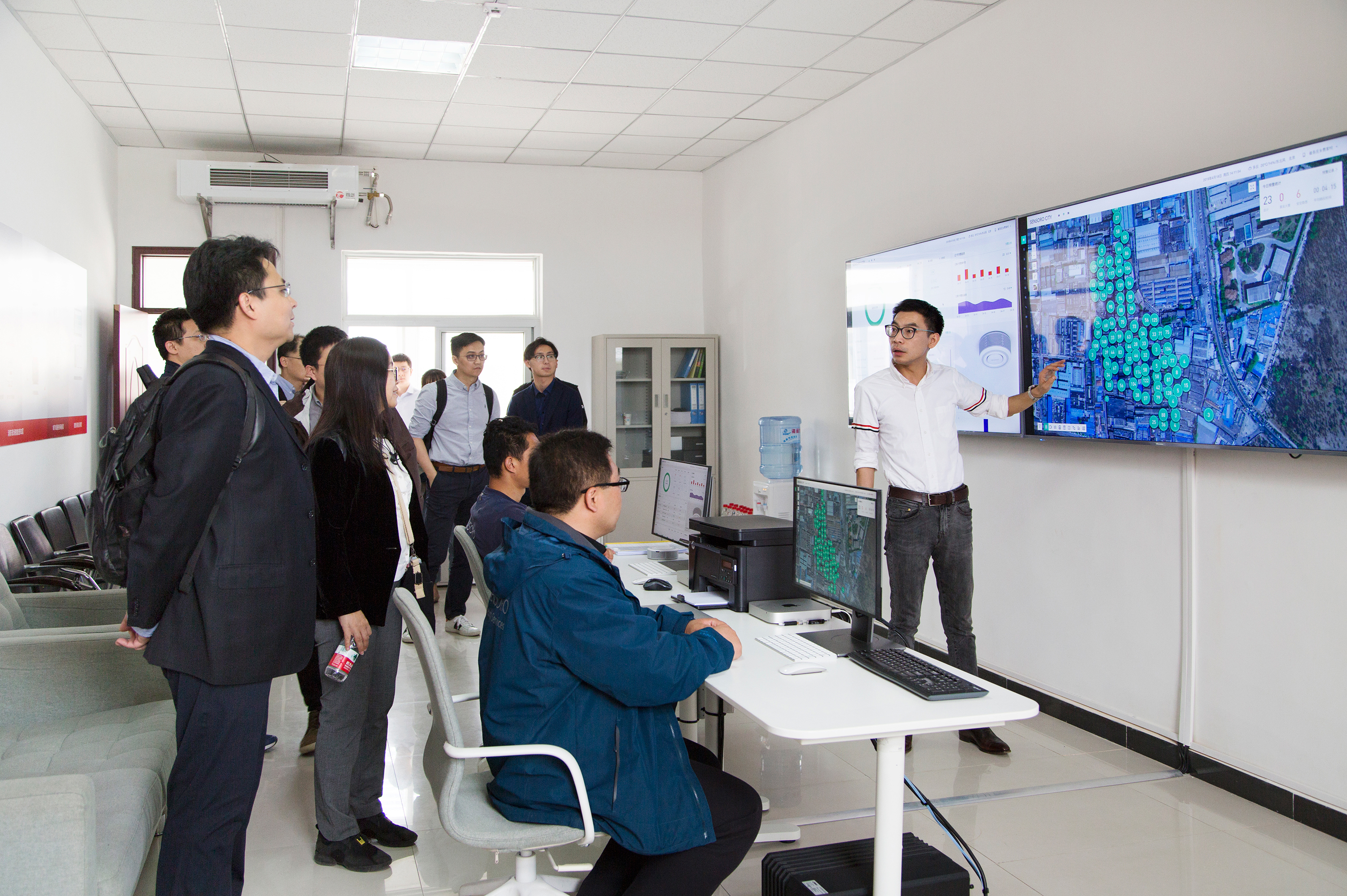 升哲趙武陽(yáng)工作照4 智慧場(chǎng)景應(yīng)用項(xiàng)目現(xiàn)場(chǎng)