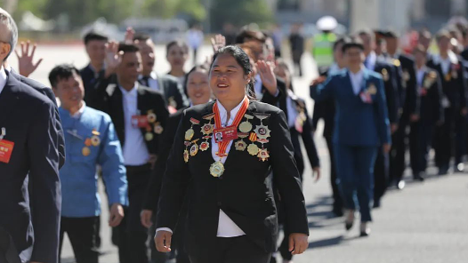 現(xiàn)場圖集｜慶祝中華全國總工會成立100周年暨全國勞動模范和先進(jìn)工作者表彰大會在北京舉行