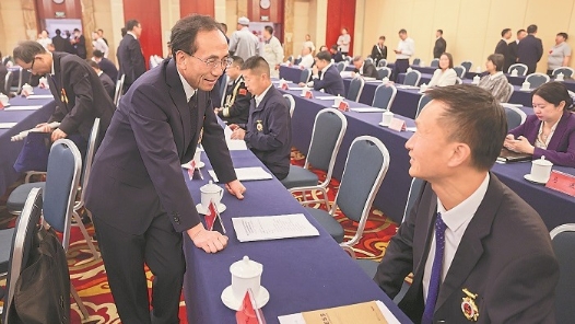 “娘家人”戴上勞模獎章