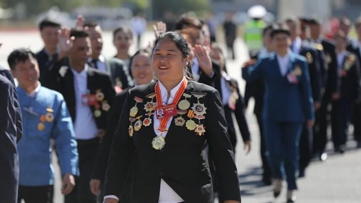 勞動(dòng)譜寫時(shí)代華章 奮斗創(chuàng)造美好未來(lái)