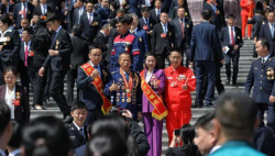 受表彰勞模和先進(jìn)工作者：把勞模精神帶回到工作崗位中去