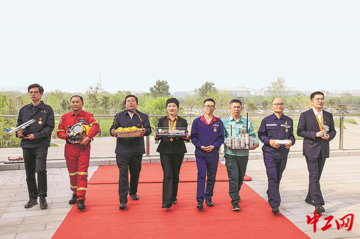 2960529_tpzz_1745911211987_b 2960529_tpzz_1745911211987_b