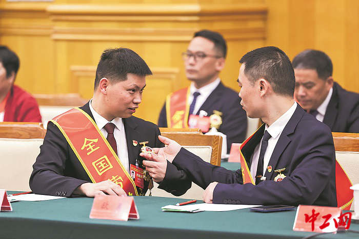 2960528_tpzz_1745910899888_b 2960528_tpzz_1745910899888_b