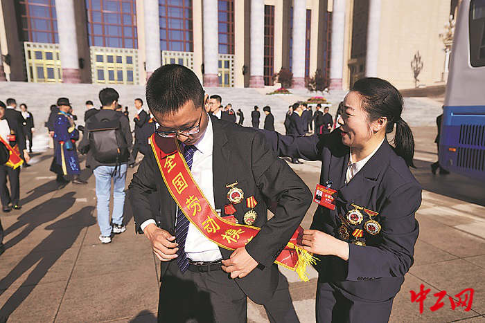 2960531_tpzz_1745909790065_b 2960531_tpzz_1745909790065_b