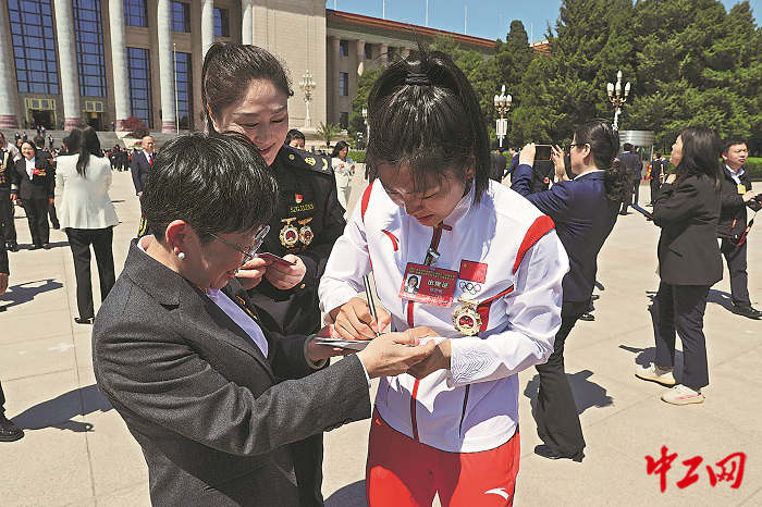 2960530_tpzz_1745910509957_b 2960530_tpzz_1745910509957_b