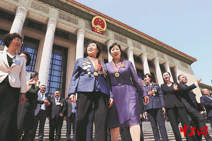 2960533_tpzz_1745909021333_b 2960533_tpzz_1745909021333_b