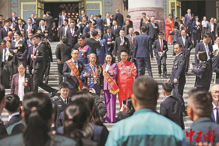 2960527_tpzz_1745916072620_b 2960527_tpzz_1745916072620_b