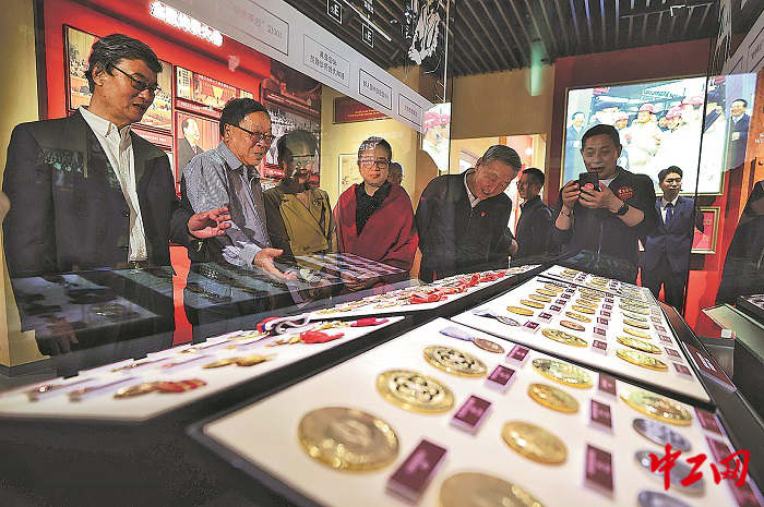 2960674_tpzz_1745910709231_b 2960674_tpzz_1745910709231_b