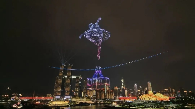 無(wú)人機(jī)上新，重慶5000萬(wàn)豪禮致敬勞模