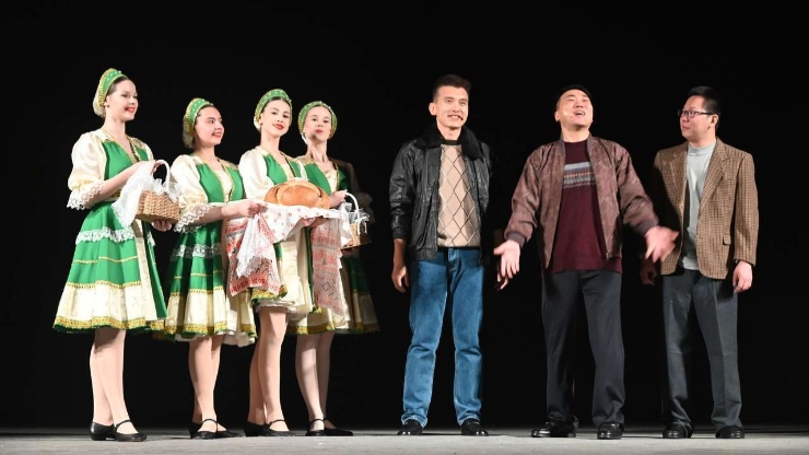 黑河首部大型舞臺(tái)劇《江水風(fēng)華》上演