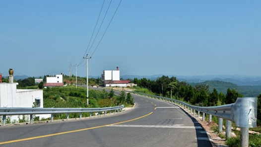 鍥而不舍落實(shí)中央八項(xiàng)規(guī)定精神｜向“點(diǎn)不亮的路燈”開刀 四川德陽力糾群眾身邊官僚主義