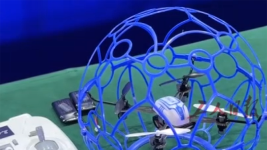 你見(jiàn)過(guò)會(huì)飛的足球嗎？“空中足球” 點(diǎn)燃科技與體育跨界火花