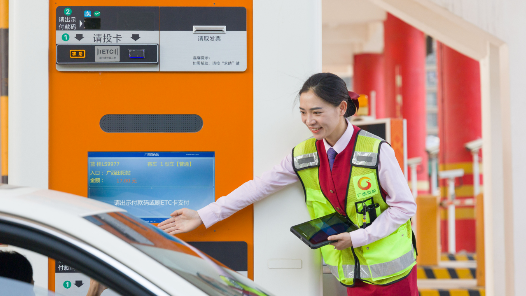 掌心·通途——高速人用雙手繡出八百里通途