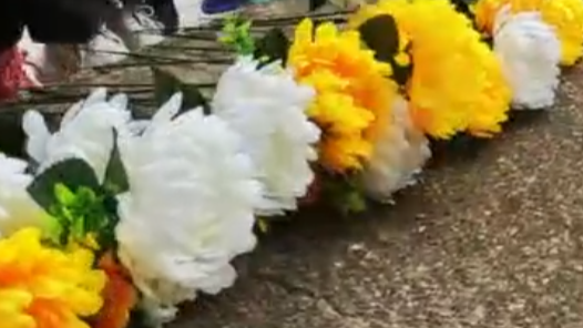 Hi,北京｜小手捧花敬先烈！珍惜來之不易的幸福