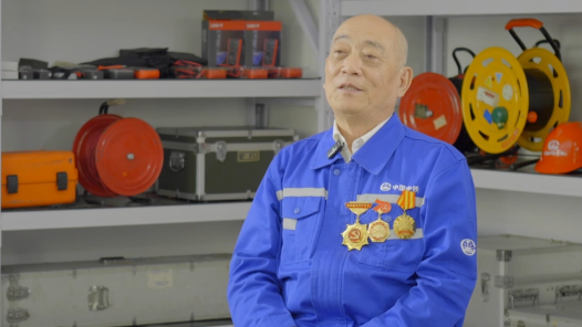 人生是一首長詩——全國勞模竇鐵成