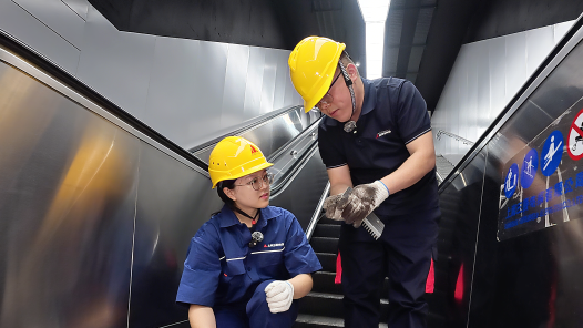 探秘地鐵扶梯底部的“神秘空間”