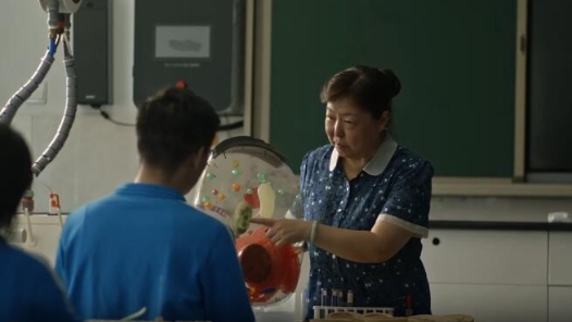 33年誨人不倦，她是“愛生如子”的“霍媽媽”