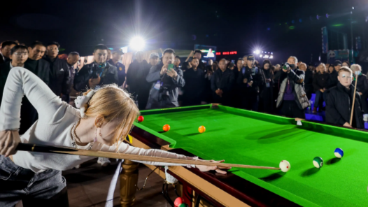 成都世運(yùn)會(huì)｜就仨球、沒(méi)袋口，這臺(tái)球怎么打？