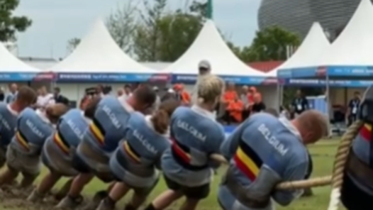 草地上的力量拉鋸戰(zhàn)！世運(yùn)會(huì)室外拔河比賽精彩紛呈！