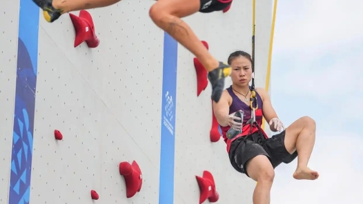 成都世運(yùn)會(huì)攀巖項(xiàng)目開(kāi)賽 中國(guó)隊(duì)包攬速度賽兩枚金牌