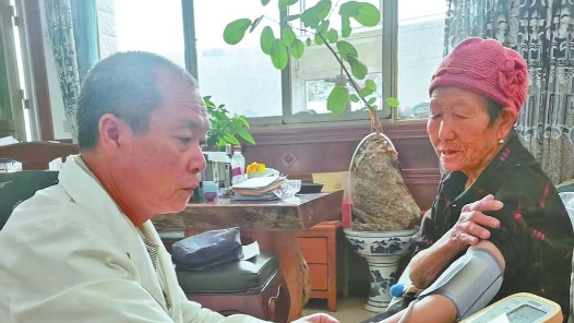 做鄉(xiāng)親們的“健康守門人”