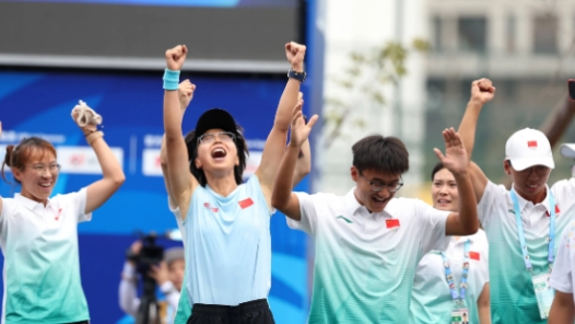 世運(yùn)會(huì)地?cái)S球賽場(chǎng)上的師生情誼