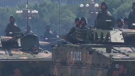 新華社快訊：部分陸?？栈鶓?zhàn)略重器、高超精打、無(wú)人和反無(wú)人裝備第一次對(duì)外展示