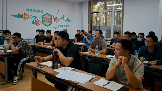 包頭市總工會新質(zhì)生產(chǎn)力引領(lǐng)性工匠學(xué)院正式開班