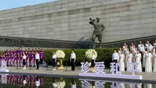 年輕小號(hào)手吹響《勝利的號(hào)角》