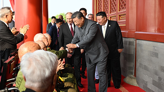 微鏡頭·習(xí)近平總書(shū)記同抗戰(zhàn)老戰(zhàn)士老同志親切握手｜這一握，情深意重