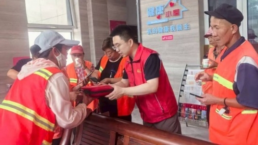 山西省總工會(huì)開展“當(dāng)一天站長”活動(dòng) 50名青年干部走進(jìn)工會(huì)驛站變身“服務(wù)員”