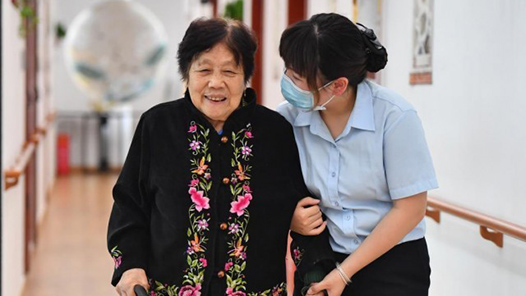 護(hù)工也要“賽”英語？復(fù)合型照護(hù)人才越來越受歡迎