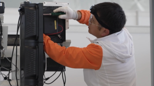 全國技能大賽炫“科技范兒” 機(jī)器人“管家”現(xiàn)場上崗