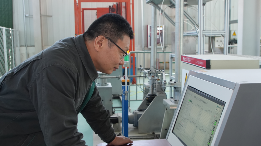 中國夢·大國工匠篇 | 何成：聽診萬里電網(wǎng)的“鋼鐵醫(yī)生”