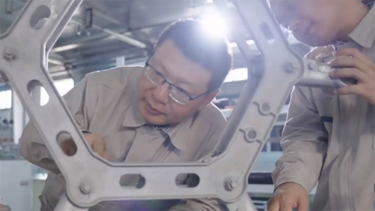 中國夢·大國工匠篇丨做檢查、究“病因”、開“藥方”，他堅(jiān)守30年為電網(wǎng)材料“把脈問診”