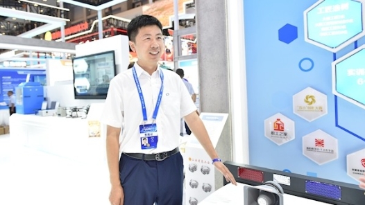 可替代交警巡邏的智能巡邏機(jī)器人驚艷亮相