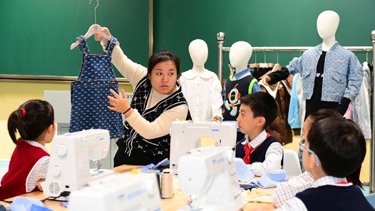 新華鮮報(bào)·“十四五”亮點(diǎn)｜輸送5500萬(wàn)人才！中國(guó)建成規(guī)模最大且高質(zhì)量教育體系