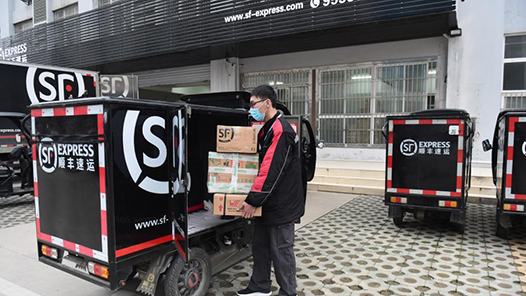 “網(wǎng)紅快遞小哥”李慧鵬：在奔跑中傳遞溫暖