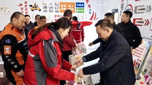 2026年兩節(jié)工會送溫暖行動·暖聞 新聞特寫｜一雙手套，裝著“知冷知熱”的陪伴