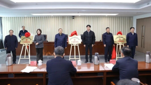 山西省11市交通運(yùn)輸行業(yè)工會(huì)聯(lián)合會(huì)統(tǒng)一揭牌儀式暨入會(huì)送溫暖慰問活動(dòng)舉辦