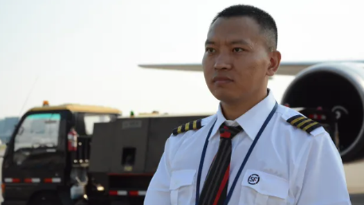 燃！快遞小哥逆襲成為機(jī)長(zhǎng)，他怎么做到的？