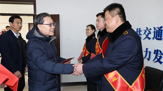 王東明赴河北滄州送溫暖時(shí)強(qiáng)調(diào)：努力幫助職工群眾排憂解難 切實(shí)增強(qiáng)職工群眾獲得感幸福感安全感