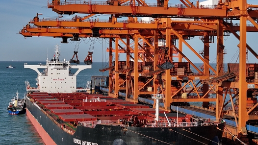 李強(qiáng)在政府工作報告中介紹，一年來實(shí)施更加積極有為的宏觀政策，著力穩(wěn)定經(jīng)濟(jì)運(yùn)行