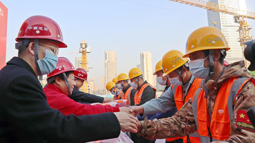 青海省共和縣總工會深入開展“兩節(jié)”送溫暖