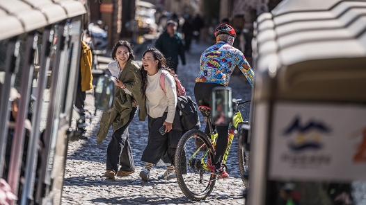 李強(qiáng)在政府工作報告中提出，加強(qiáng)重點(diǎn)領(lǐng)域風(fēng)險防范化解和安全能力建設(shè)