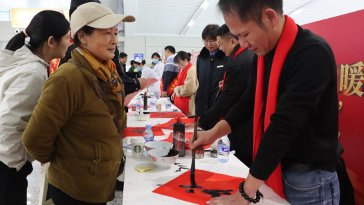 福建龍巖：帶“?！被丶?！工會送暖火熱進(jìn)行中