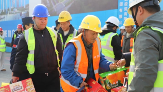 陜西省建設(shè)工會走進(jìn)項(xiàng)目一線“送溫暖”