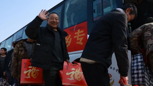 武漢市總工會開展送農(nóng)民工工友平安返鄉(xiāng)活動