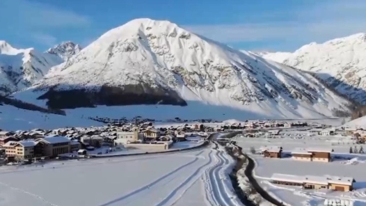 視頻｜蘇翊鳴領銜出征米蘭冬奧會單板滑雪大跳臺 老將小將共逐冰雪夢想